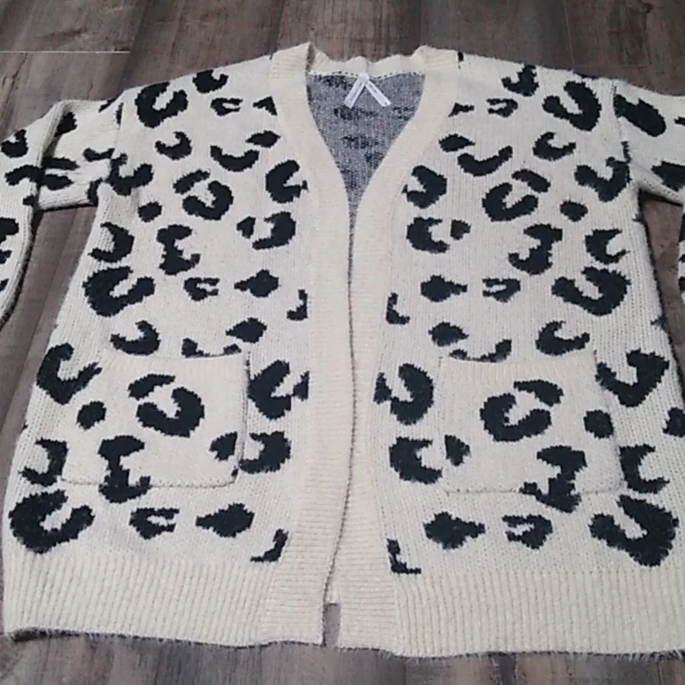 Dreamers by Debut Leopard Cheetah Print Cardigan Sweater Shrug Size M/L - Picture 10 of 11